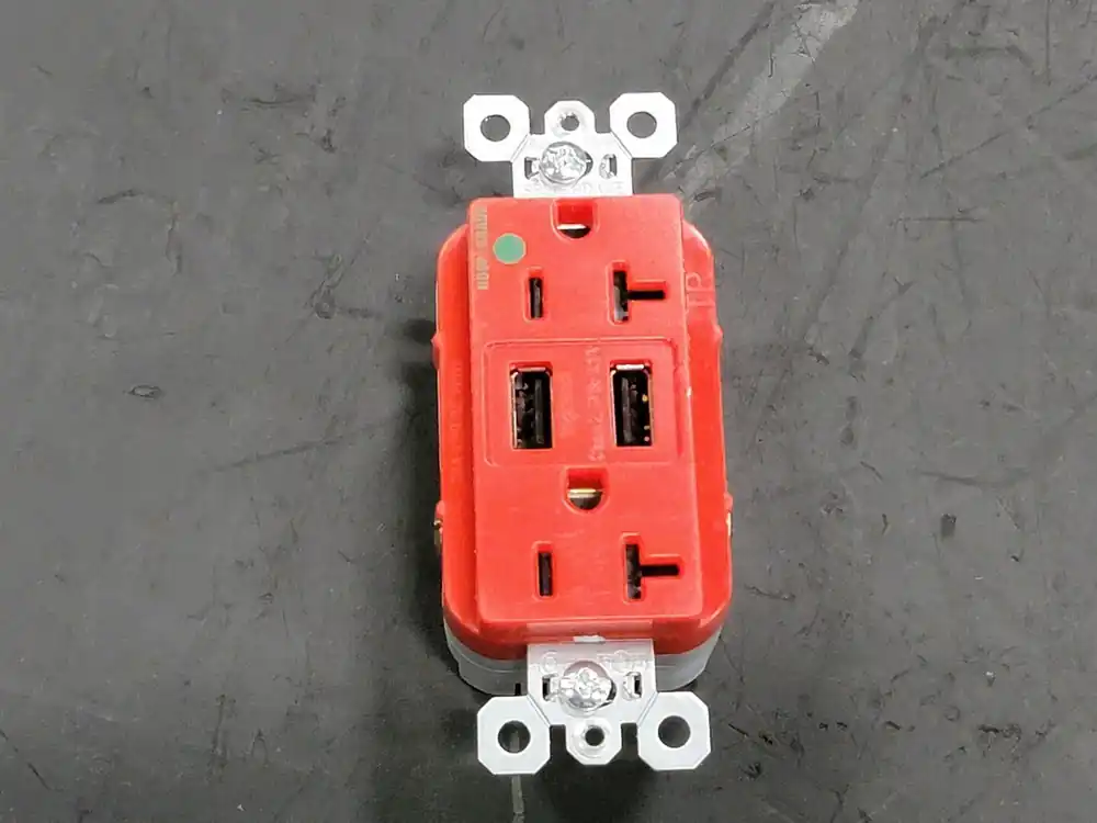 20A 125V Tamper Resistant Duplex Outlet w/ USB Charger TR8300HUS-RED