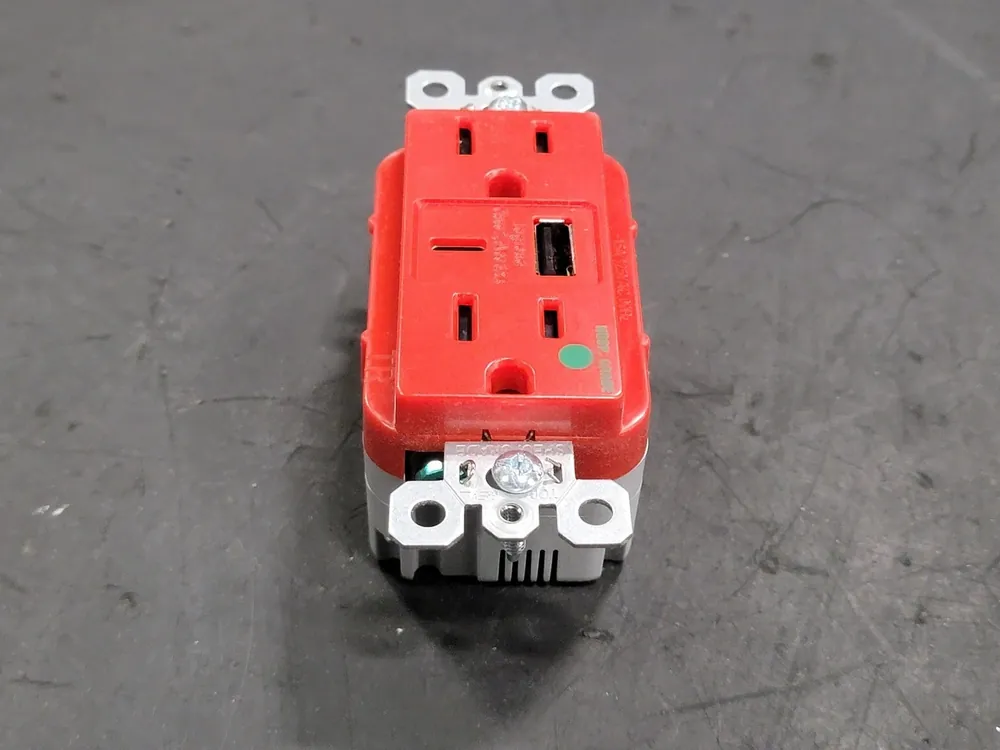 15A 125V Tamper Resistant Receptacle w/ USB Charger TR15HUSBACRED