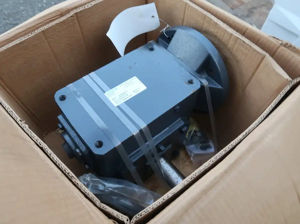 15 1 Ratio Single-Reduction Worm Gear Reducer 375Q180LR15