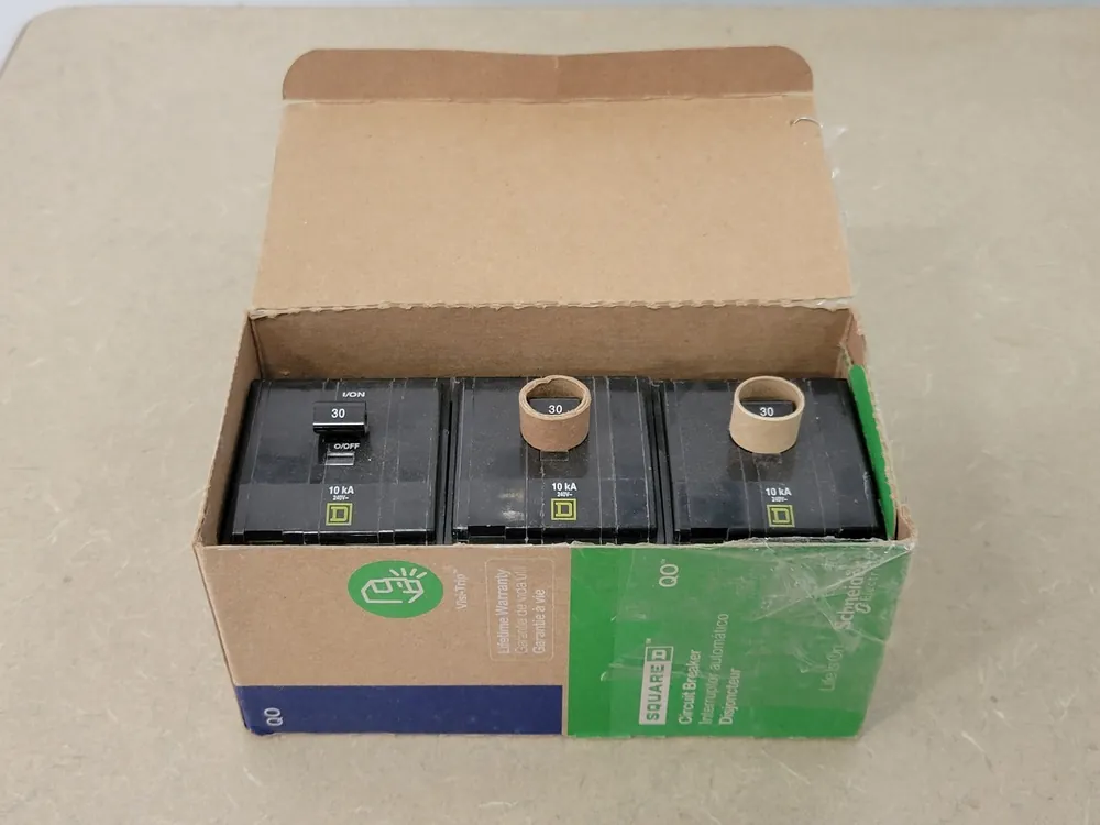 30 Amp 3 Poles 240 V Circuit Breaker QOB330 (Box of 3)
