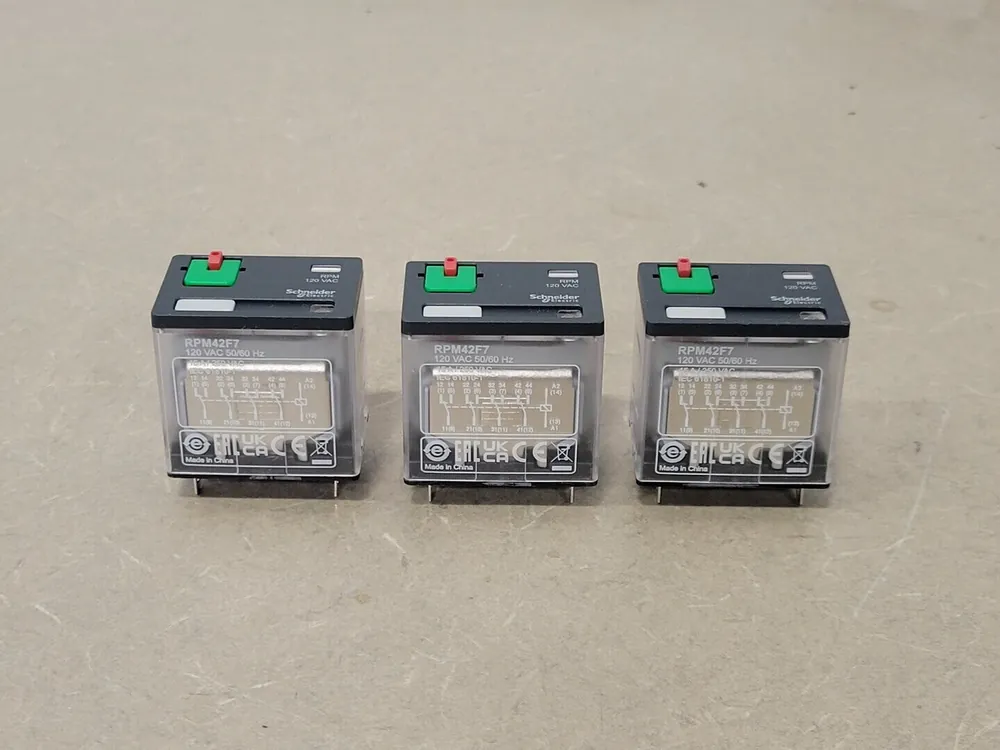 15 Amp, 28 VCD, 14-Pins Power Plug-In Electromechanical Relay RPM42F7 (Lot of 3)
