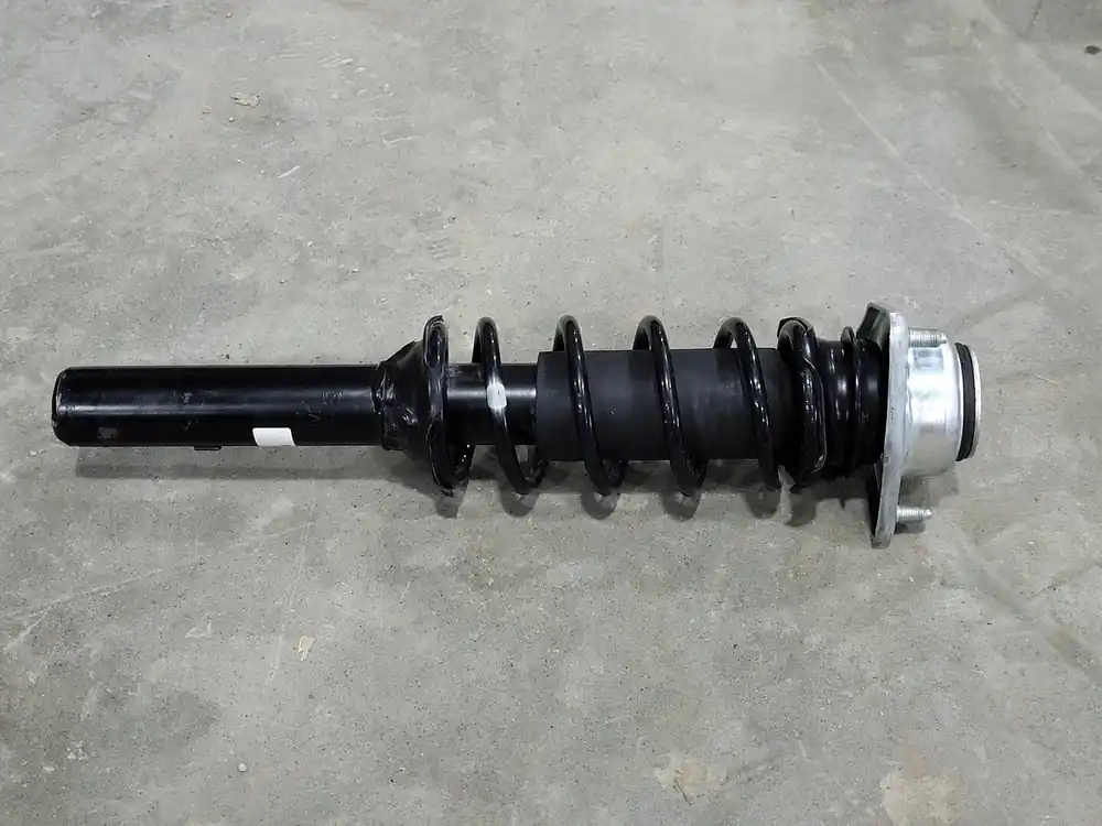 Front Strut Shock Absorber K7561-18204