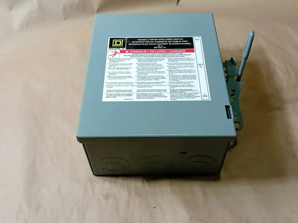 30 Amp Double Throw Enclosed Safety Switch C92251