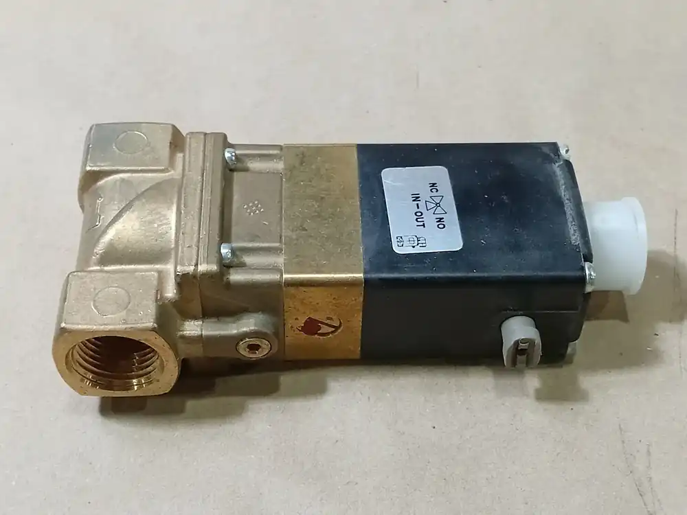 2/2 Way Solenoid Valve 5282, 1/2" NPT, 145 PSI, 120V