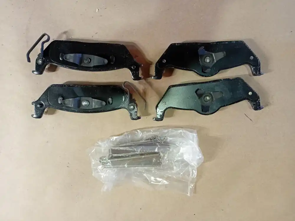 Brake Lining Kit 4U2Z-2V200-A