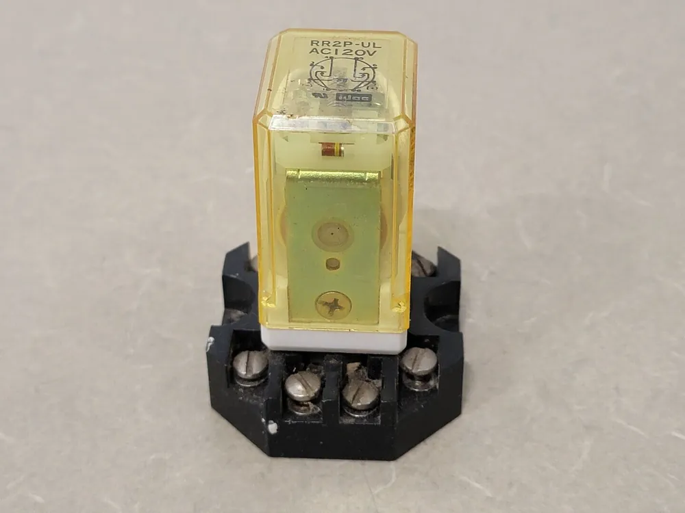 10 Amp, 24 VDC, 8-Pins Relay RR2P-UL AC120V w/ Base