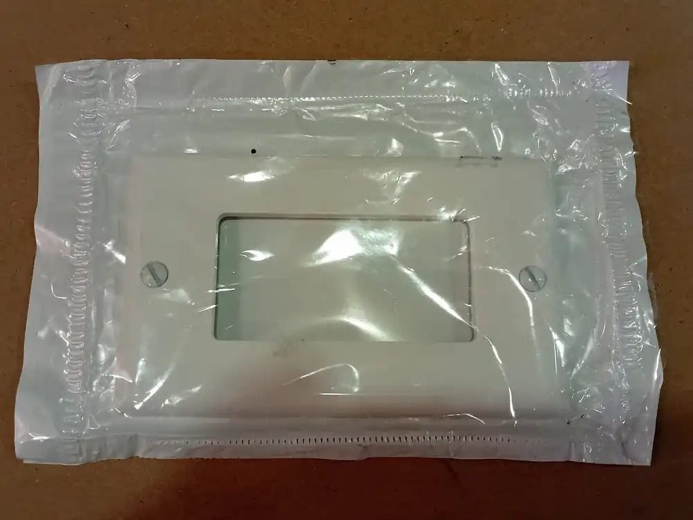 1 Gang White Thermoplastic Wallplate 122-80401-NW