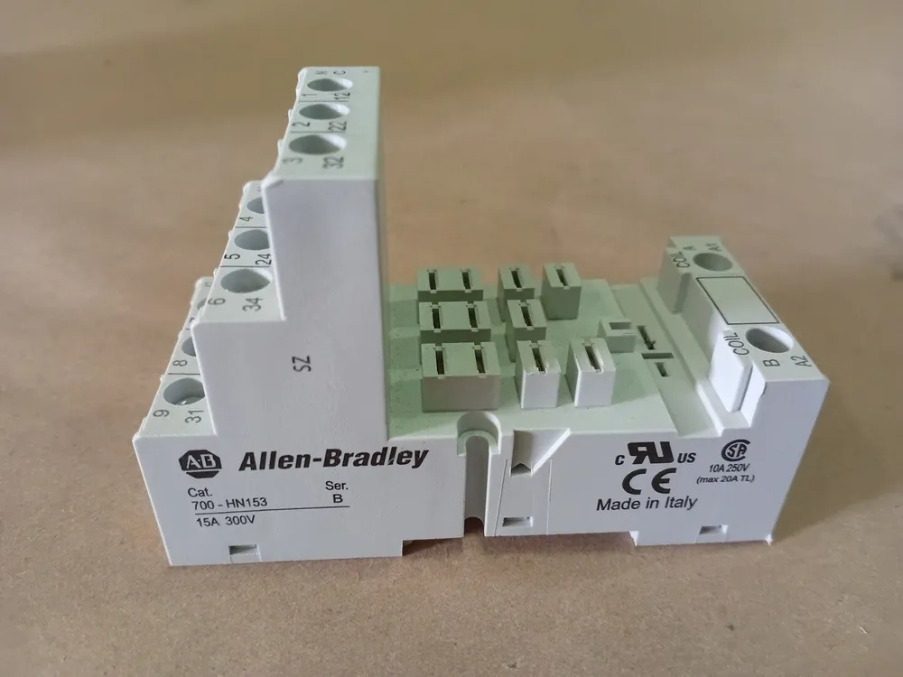 Relay Socket Terminal Base 700-HN153, 15A, 300V, 11 Blades