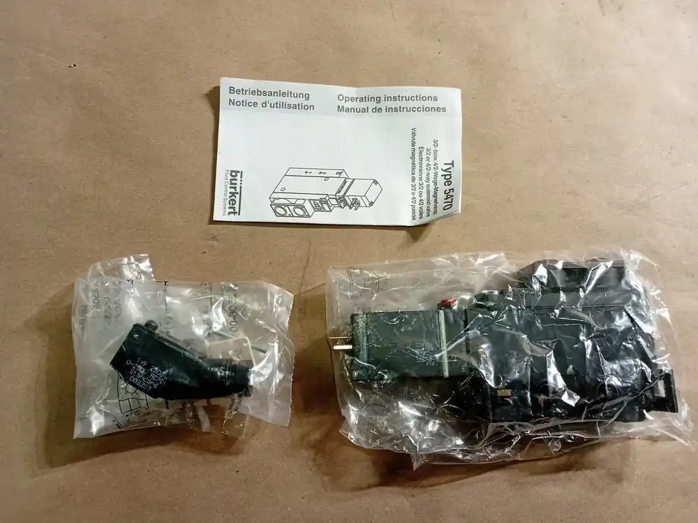 3/2 or 4/2 Way Solenoid Valve DN4 24VDC Type 5470, 602157
