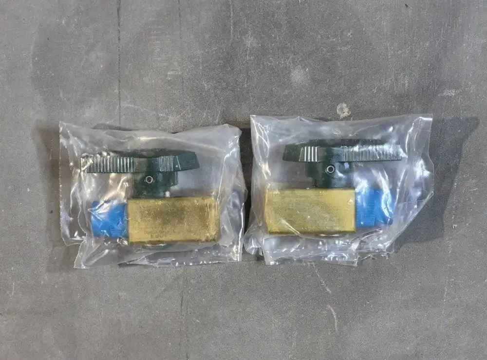 1/4" MNPT x 1/4" FNPT Quarter-Turn Instrument Plug Valve B-4P4T5 (Box of 2)