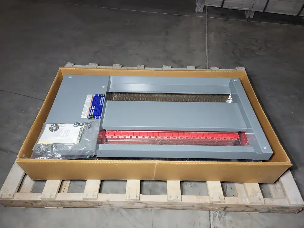 800A 600V I-Line Panelboard HCM32738, 32x73x8.25 in