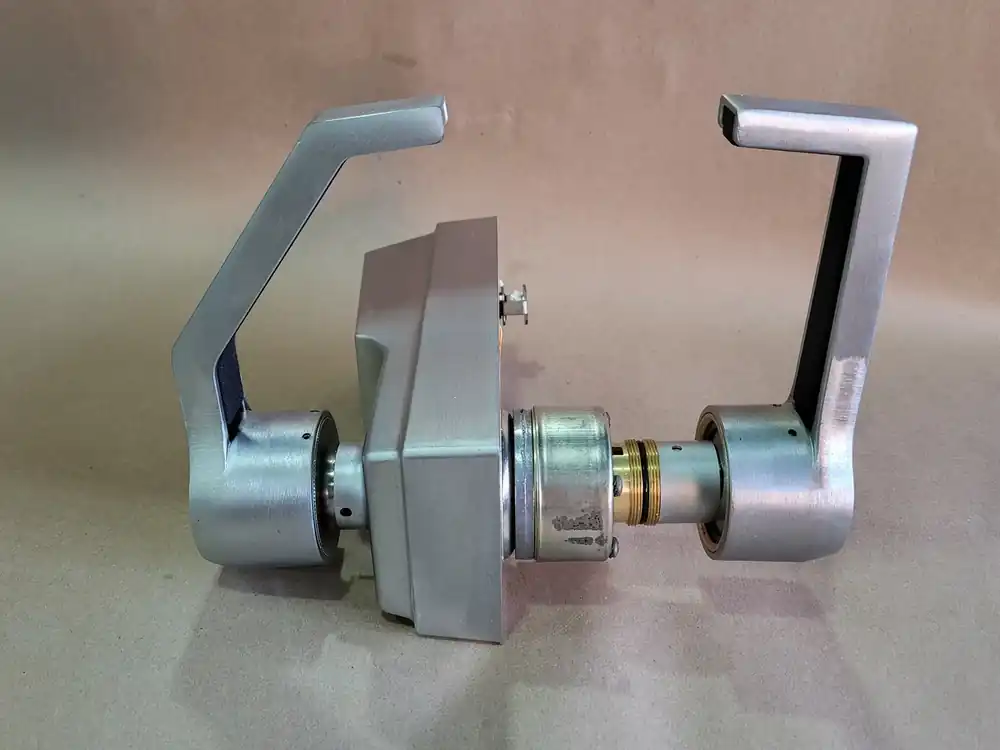 Pushbutton Cylindrical Lock LR1021S-26D-41
