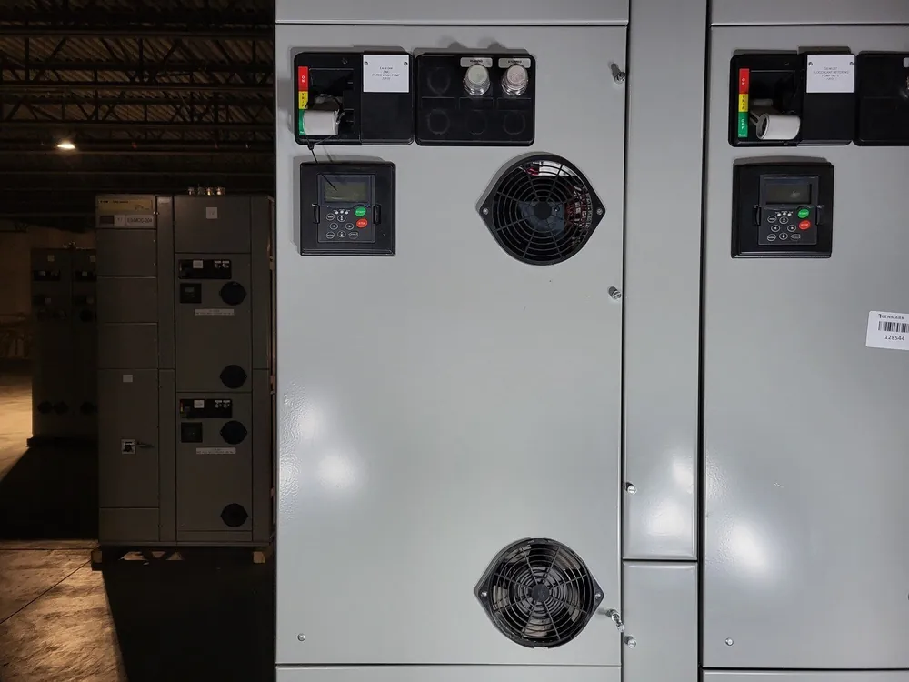 30 hp, 600 Volts, 3-Phase VFD SVX025A1-5A4N1 Bucket for Freedom 2100 MCC Frame