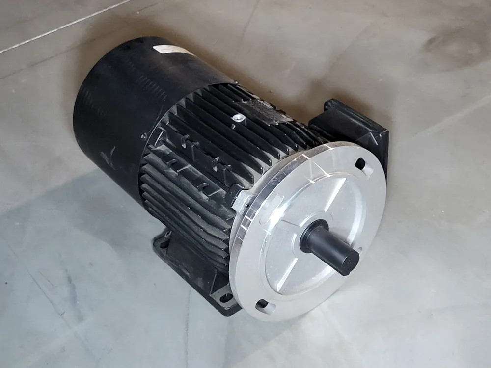4 hp, 575 volts, 1120 rpm Brake Motor AMBZ112MCA6