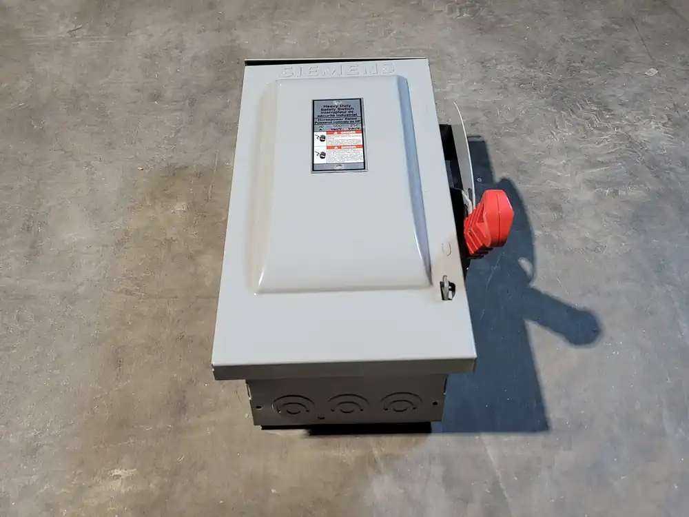 30 Amp, 3 Pole, 600 Volts Heavy Duty Safety Switch HFC361R