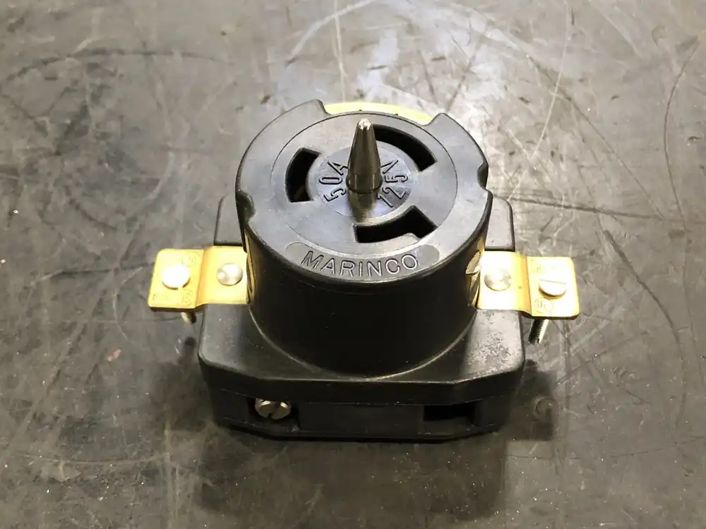 50A, 125V, 2P3W Locking Receptacle CS6370
