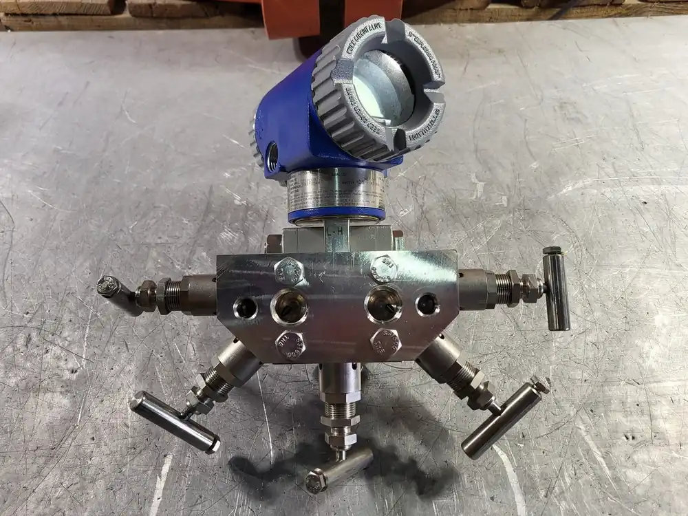 IMV30 Multivariable Pressure Transmitter IMV30-T22BE01C-B1L1 w/ 5-Valve Manifold