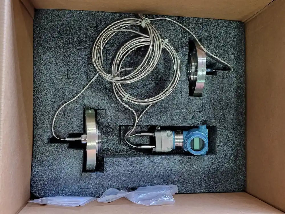 3051 Pressure Transmitter w/ Accessories & Mounting Kit