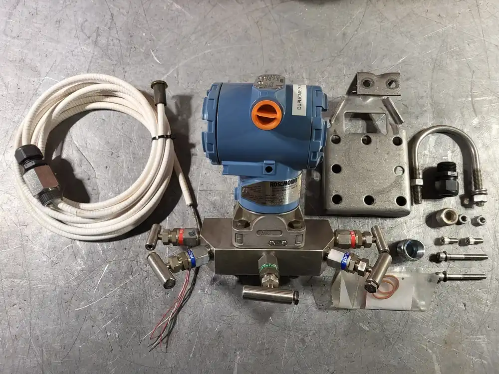 3095 MultiVariable Mass Flow Transmitter w/ 5-Valve Manifold & Accessories