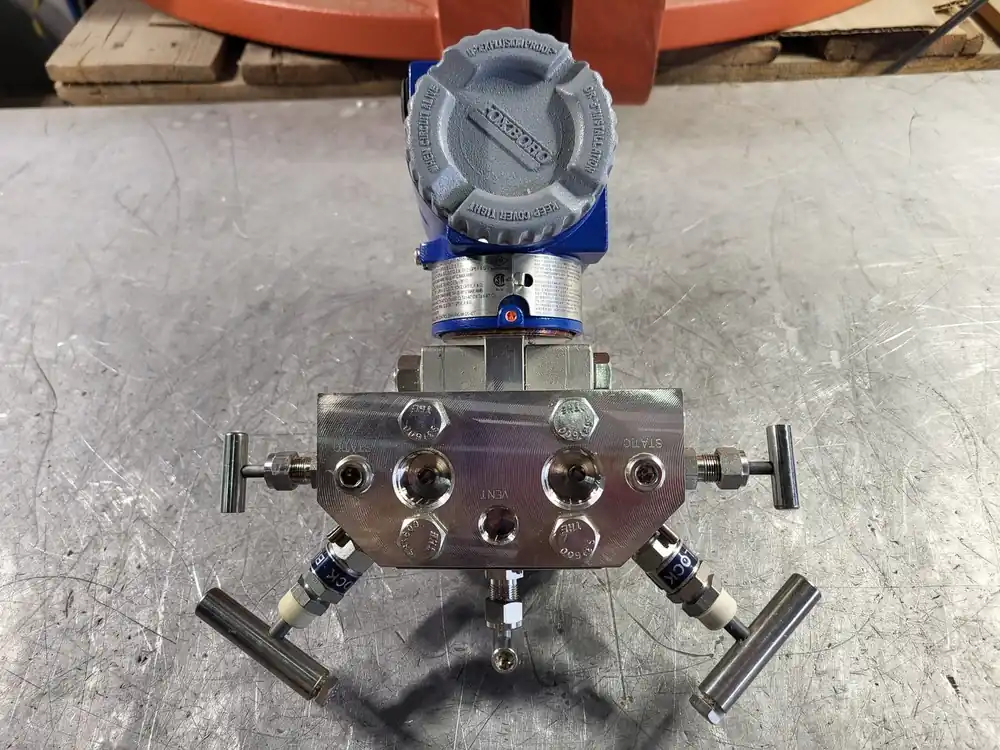 IMV30 Multivariable Pressure Transmitter IMV30-T22BE01C-B1L1 w/ 5-Valve Manifold