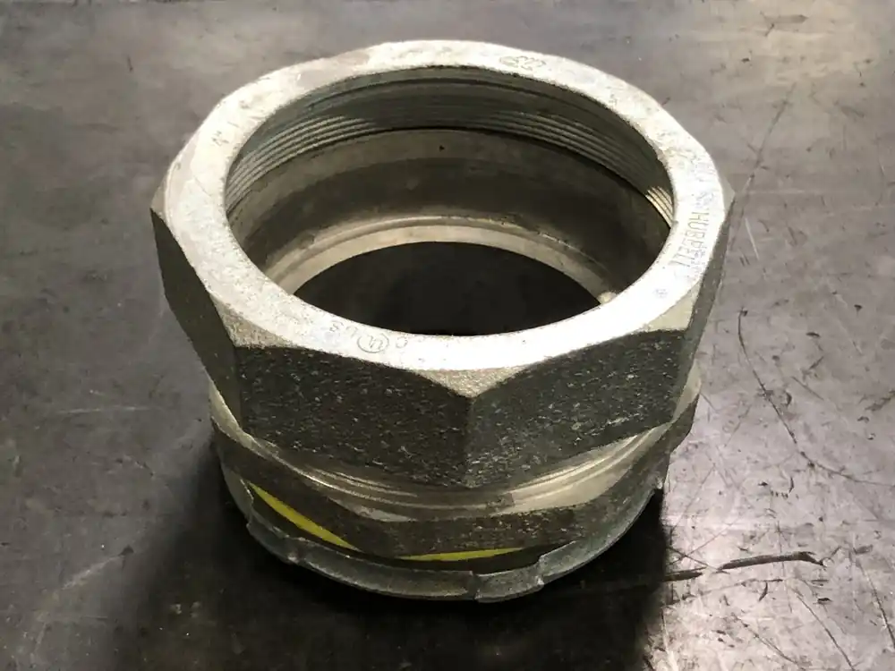 4" Liquid Tight Straight Connector