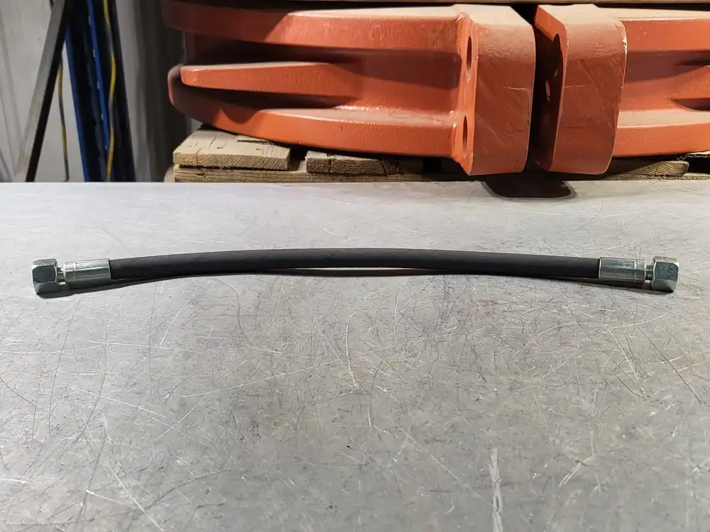 Scrap - 20 in. High-Pressure Hydraulic Hose HD208, DN 8, Size 5, 350BAR