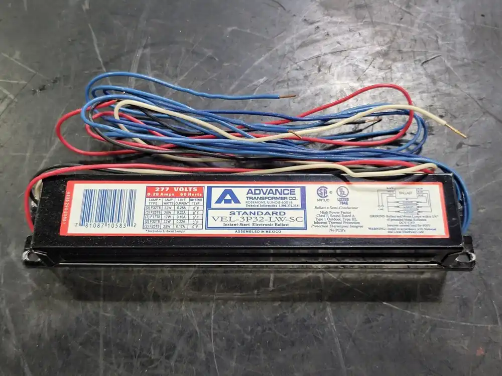 277 Volts 3 Lamps Electronic Ballast VEL-3P32-LW-SC