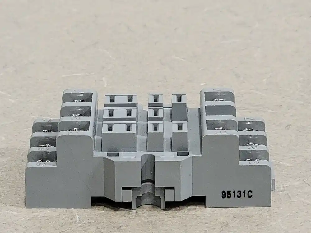 11-Pin Front Wired Relay Socket 8501NR82