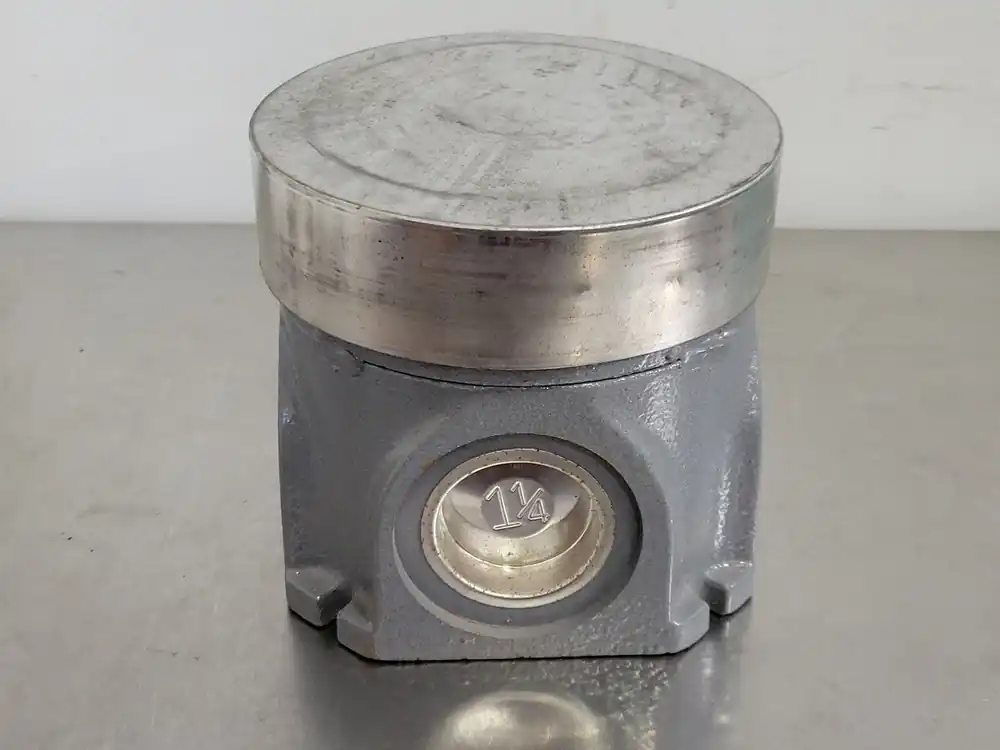 1-Gang Floor Box Round Cast Iron B2536