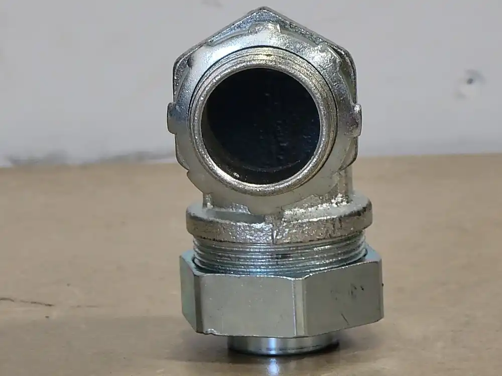 1" 90 Degrees Liquid-Tight Connector 4QS9100 (Box of 5)