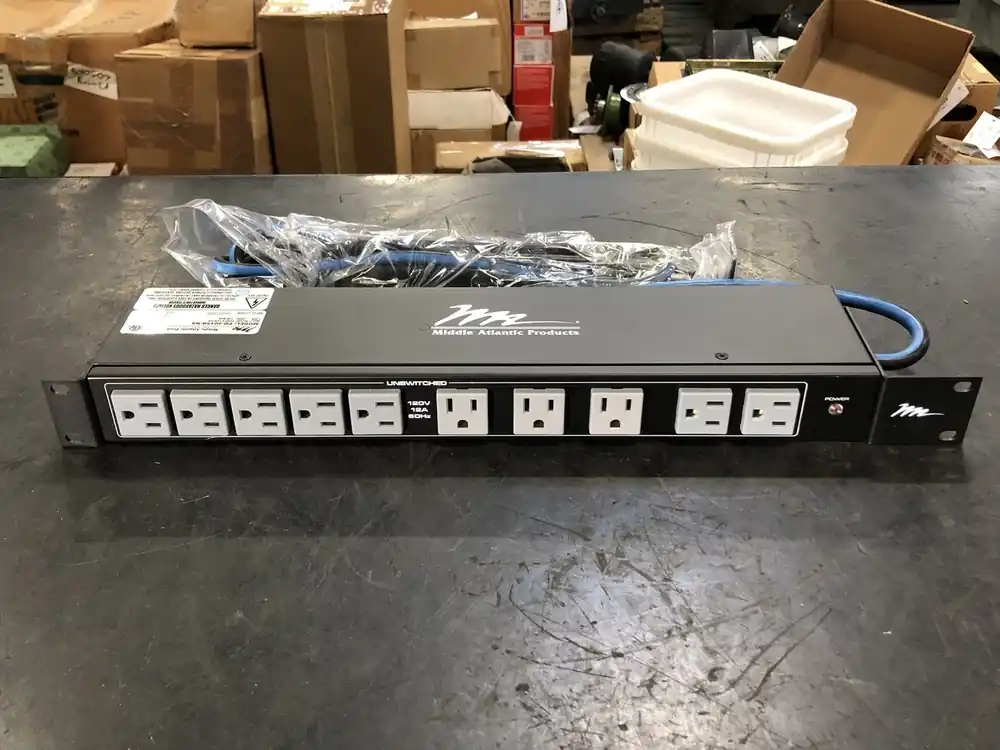 12 A, 120 V Multi-Mount Power Distribution Unit PD-2015R-NS