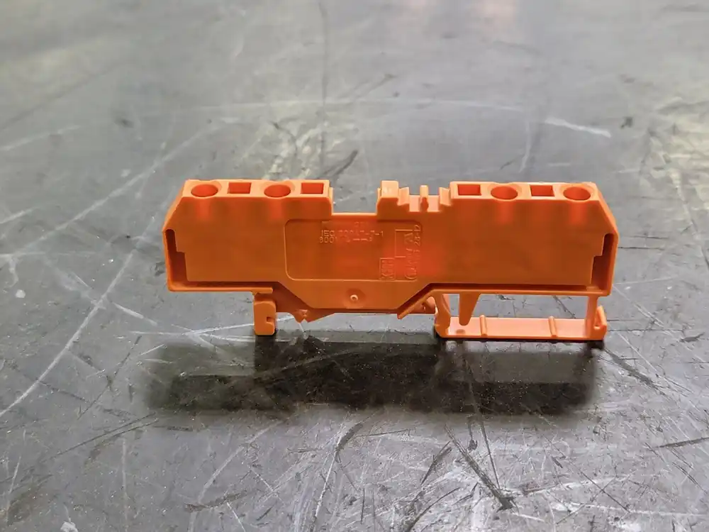 4-Conductor Ground Terminal Block Orange 281-653, 28-12 AWG (Box of 50)