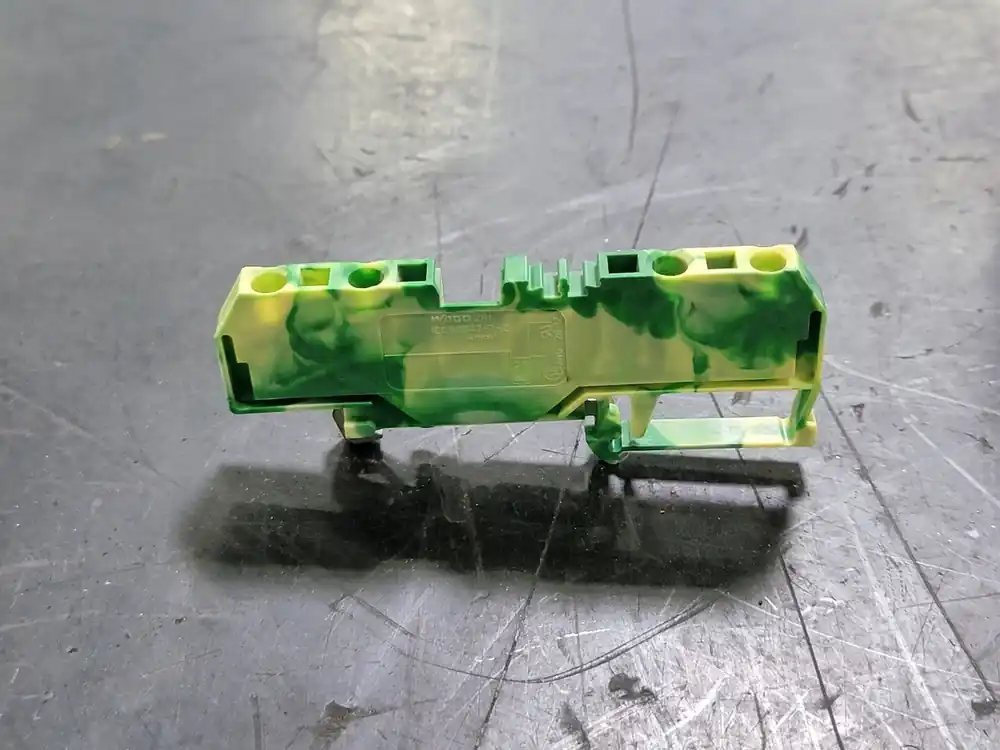 4-Conductor Ground Terminal Block Yellow/Green 281-657, 28-12 AWG (Box of 50)