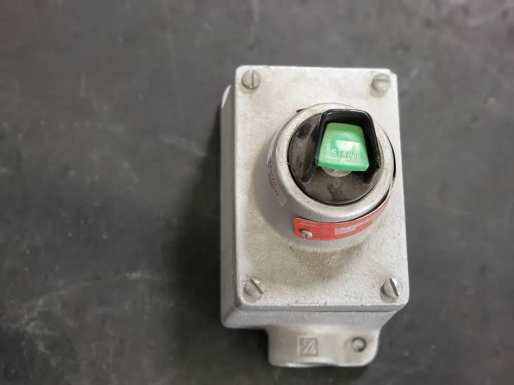 Single Gang Box w/ Push Button Cover DS478