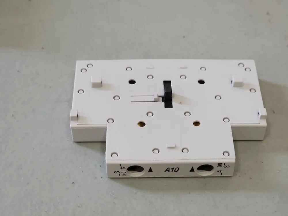 Auxiliary Contact Block Side Mounted 100-SA10