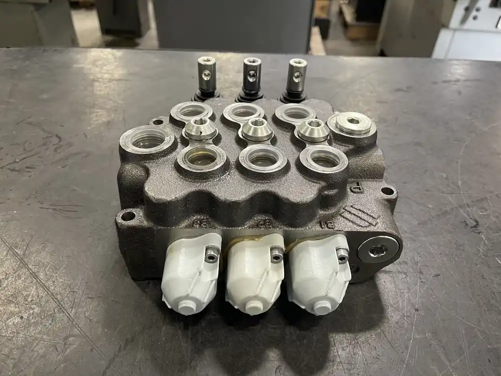 Monoblock Hydraulic Valve VDM8/DDD/U4S