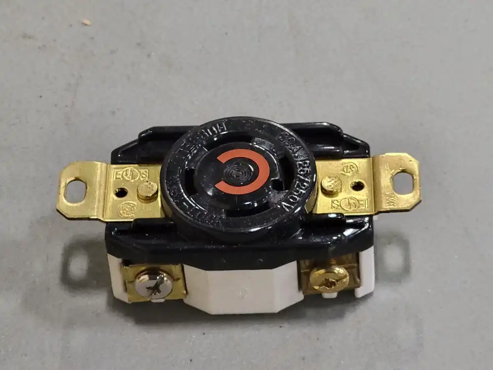 30A, 125/250V Twist-Lock Receptacle HBL2720