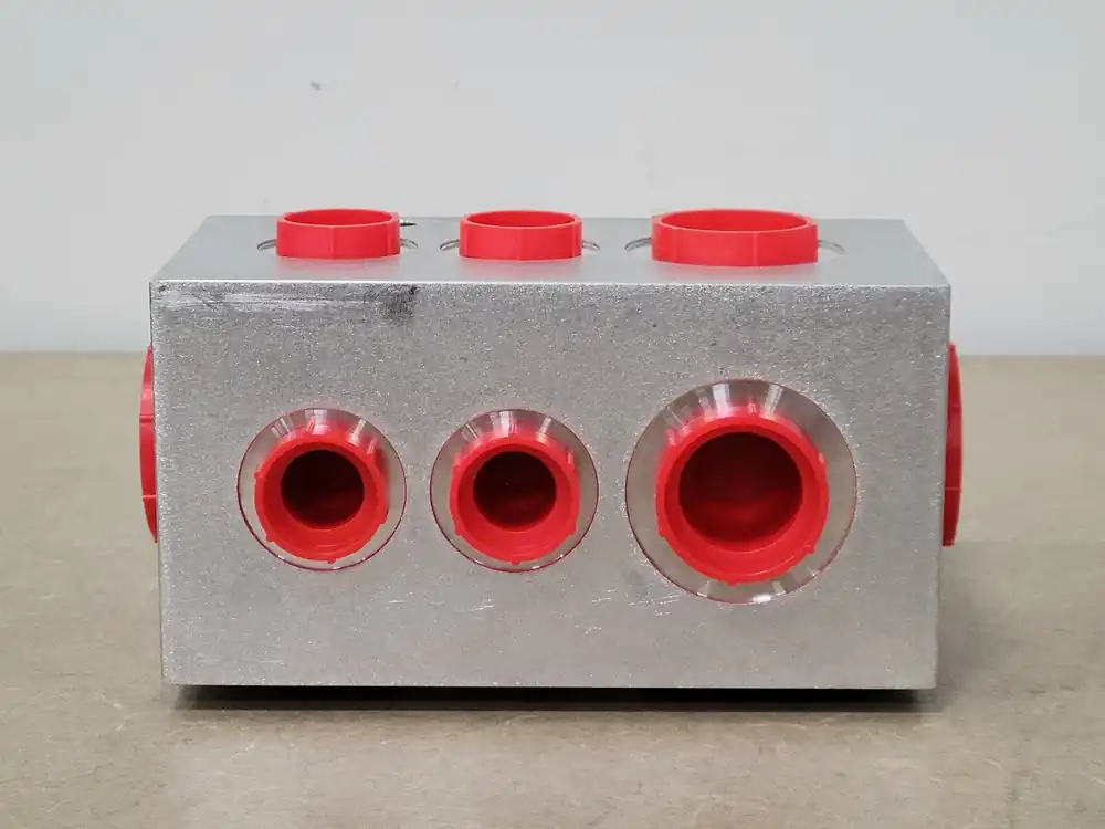 Scrap - 3 Bank Manifold Block 8, 12, 16 ORB Ports FDS-120, 2011F03-06589-01