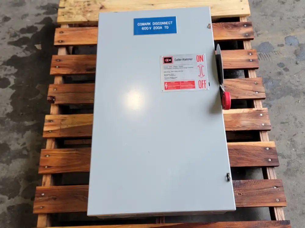 200 Amp, 600 Volt Fusible Heavy Duty Disconnect Switch 1HD364