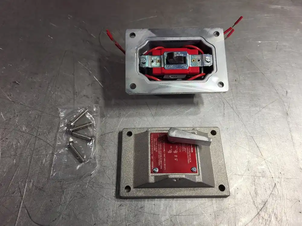 EDS Series Explosion Proof Four Way Snap Switch w/ Cover DSFS937 SA