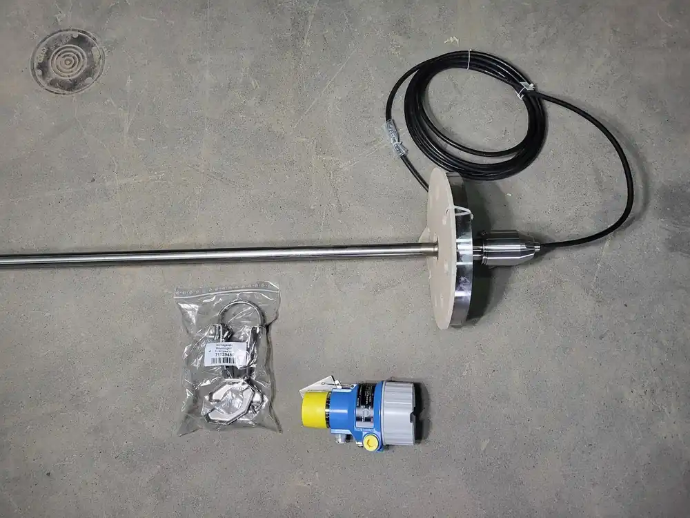 Hydrostatic Level Transmitter, C/W Remote Head FMB51-CA41JD1FGA80AHJB3UM