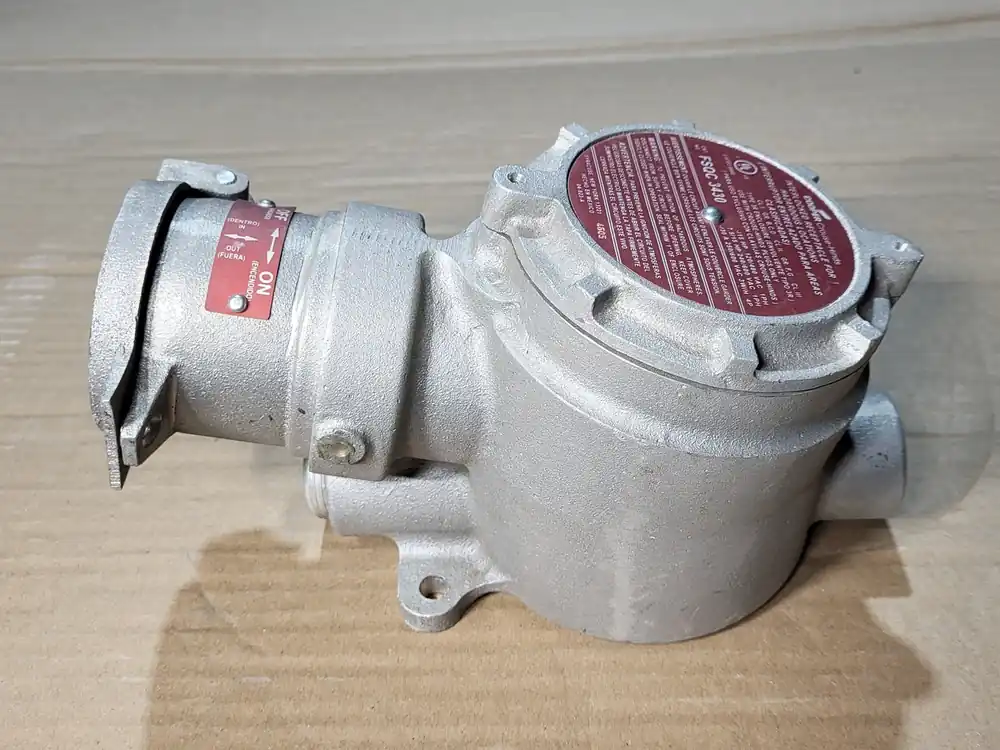 Interlocked Receptacle w/ Switch FSQC3430