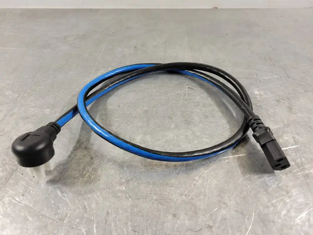 36" Twisted IEC Cord