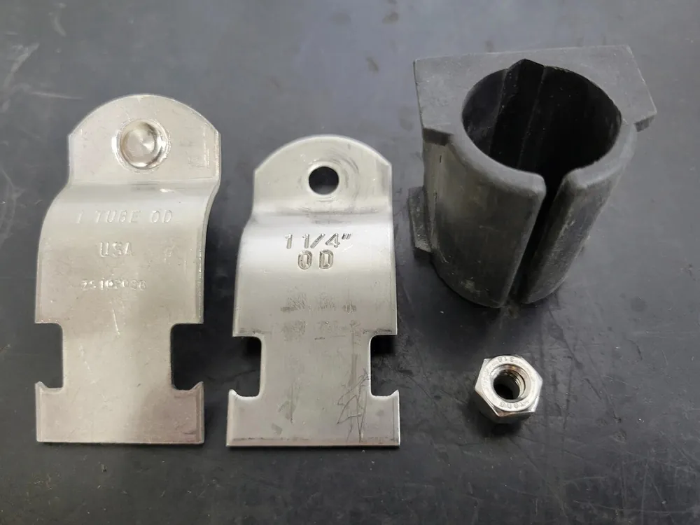Superstrut 1" 316 Stainless Steel Cushioned Clamp A716 1 SS316 (Box of 10)