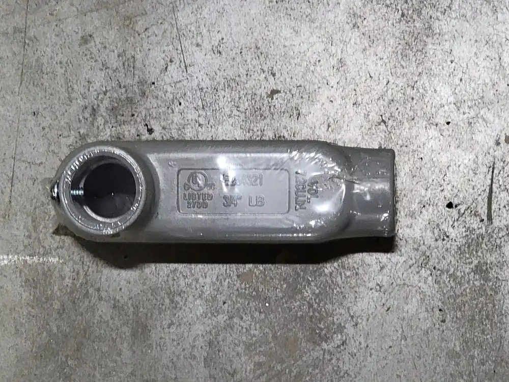 3/4" PVC Elbow Conduit Box E254321 W/ Aluminum Cover