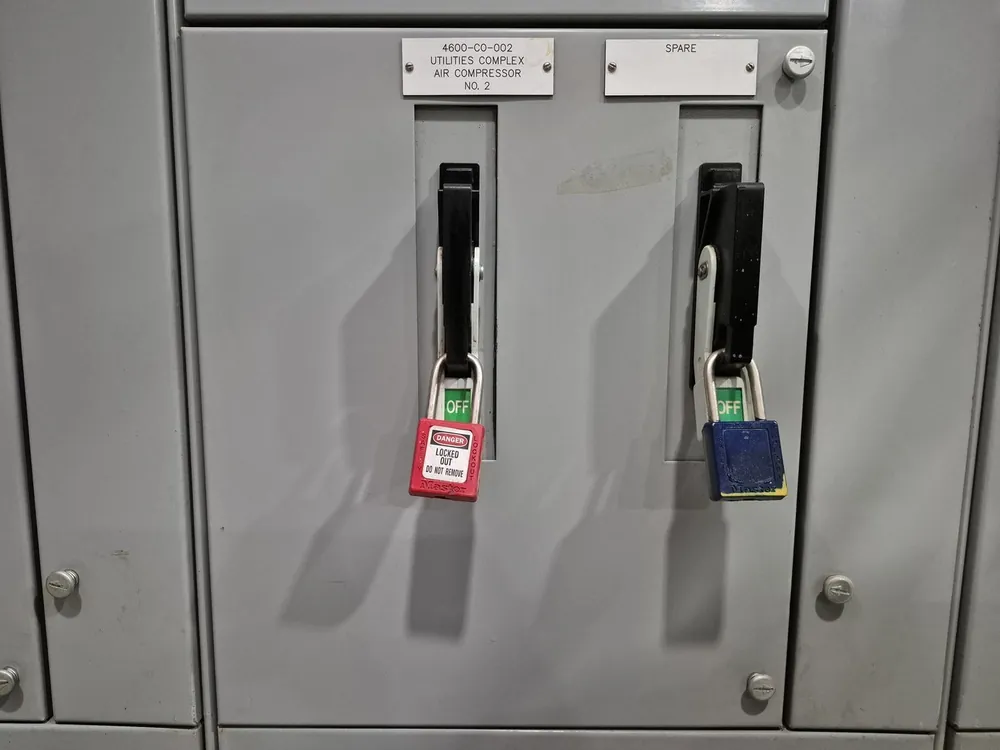 80 and 15 Amp 3 Pole 600V Circuit Breaker CED63B080 CED63B015 MCC Bucket