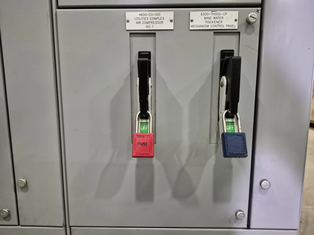 80 and 15 Amp 3 Pole 600V Circuit Breaker CED63B080 CED63B015 MCC Bucket