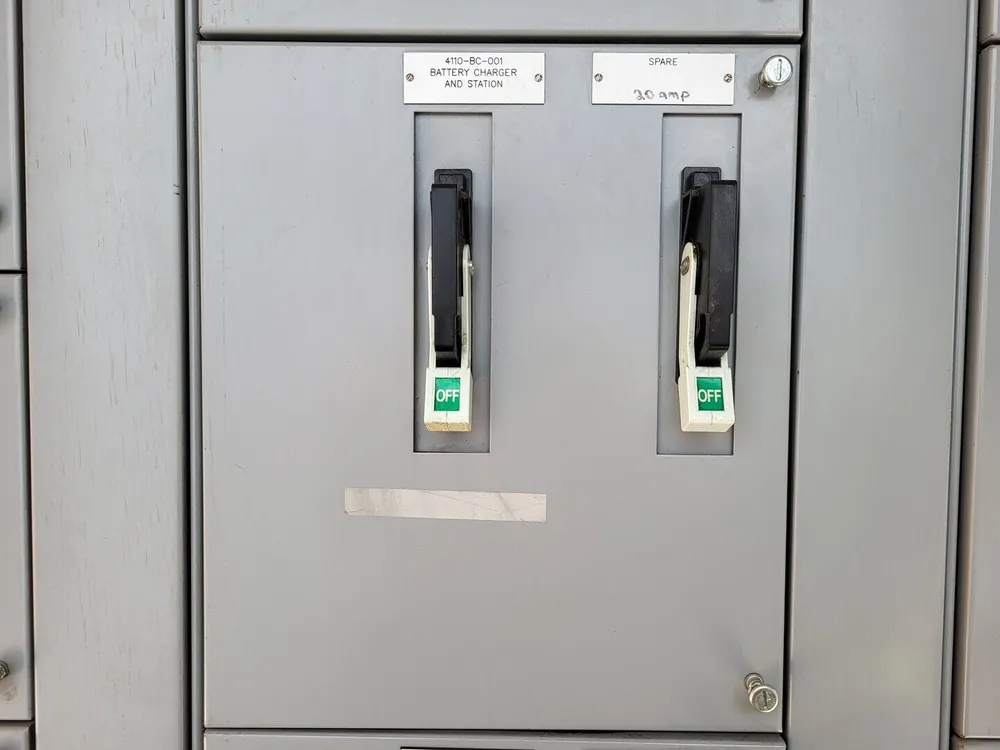 40/20 Amp 3 Poles 600 Volts 3Ph Circuit Breaker CED63B040 CED63B020 MCC Bucket
