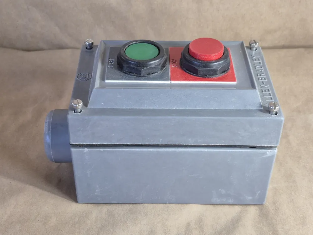 Push Button Enclosure 800H-2HZ4R