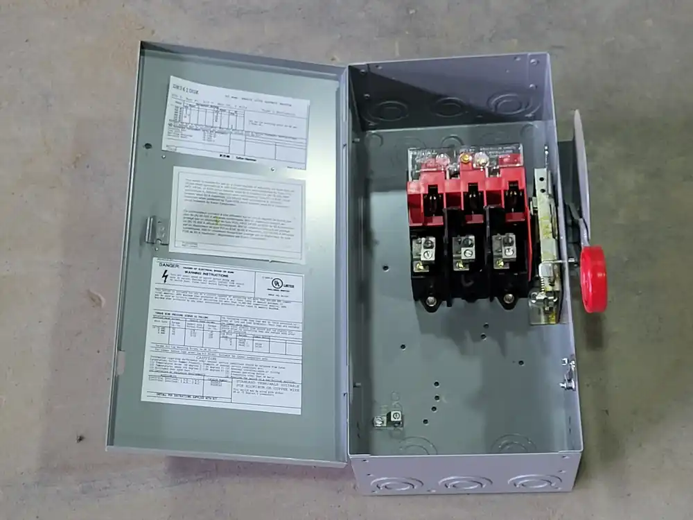 30A 600V 3-Pole Non-Fusible Heavy Duty Safety Switch DH361UGK